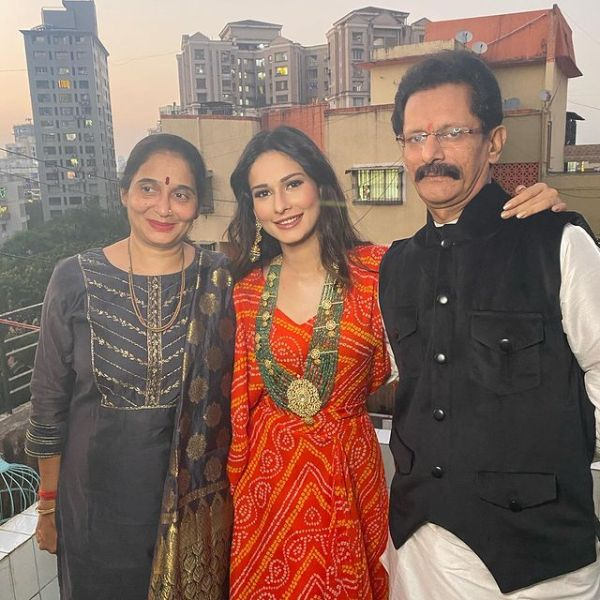 Aneri Vajani Family